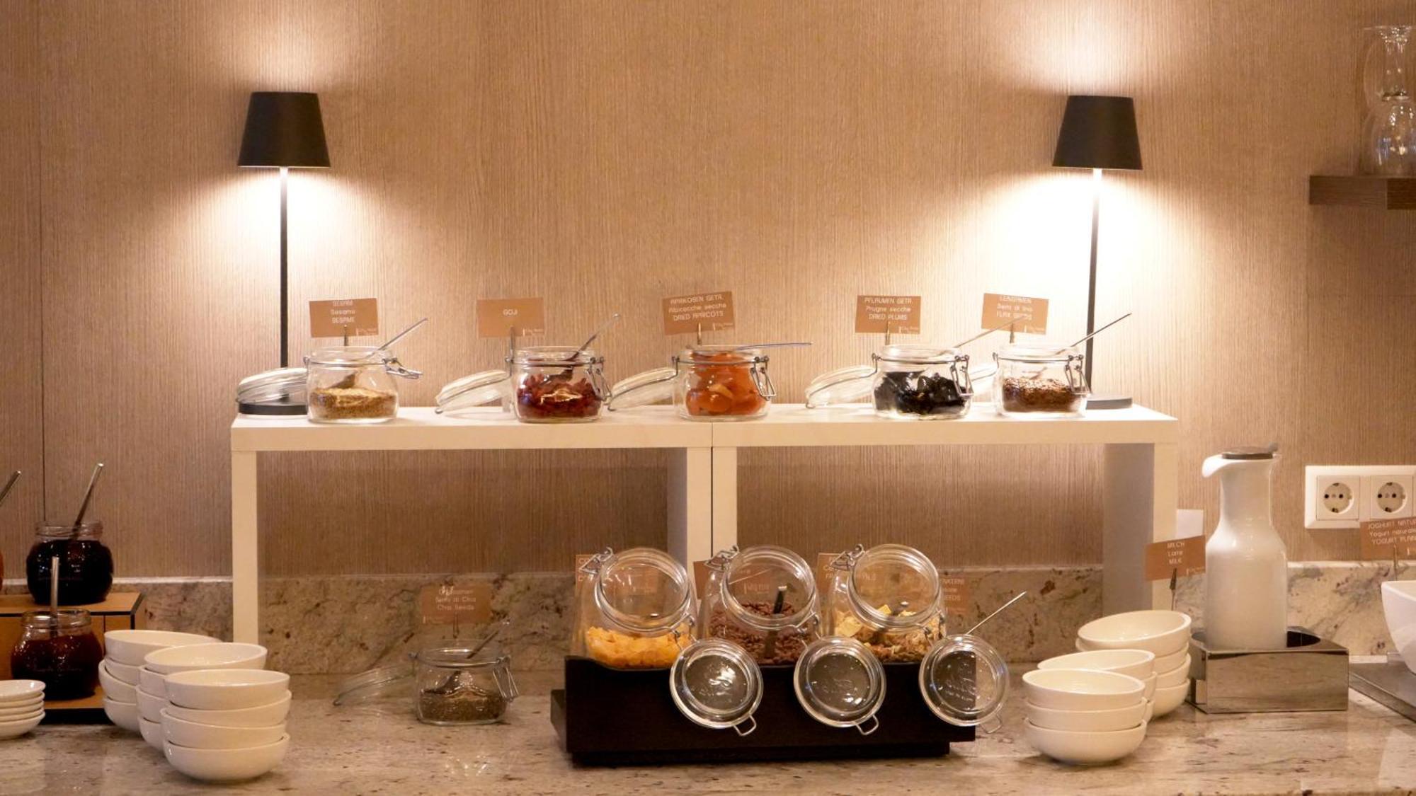 City Hotel Merano Bagian luar foto